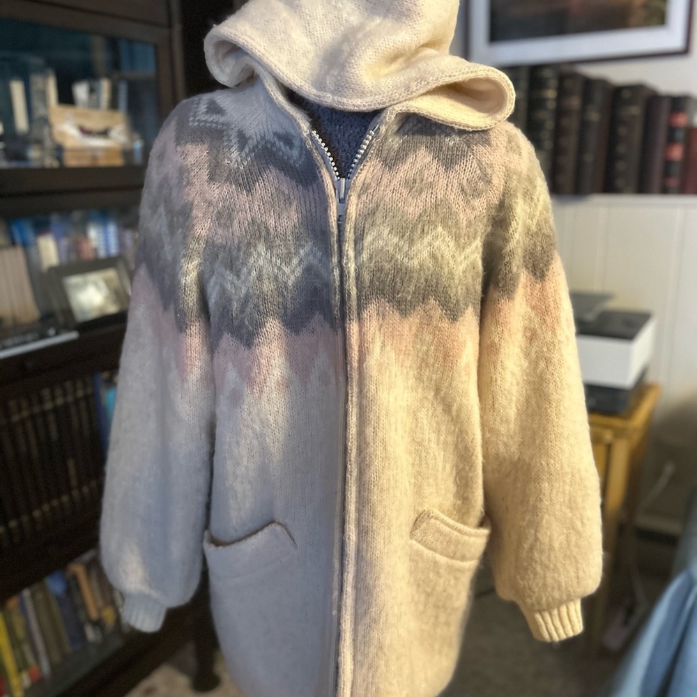 Hilda Ltd. 100% Wool Cream with pink, grey, purple design Hooded Coat, size Smal